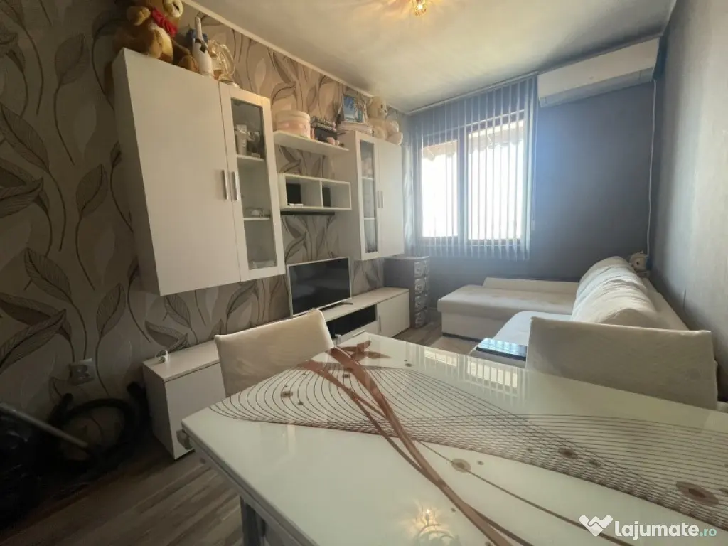 De vanzare 2 camere in zona Tractorul