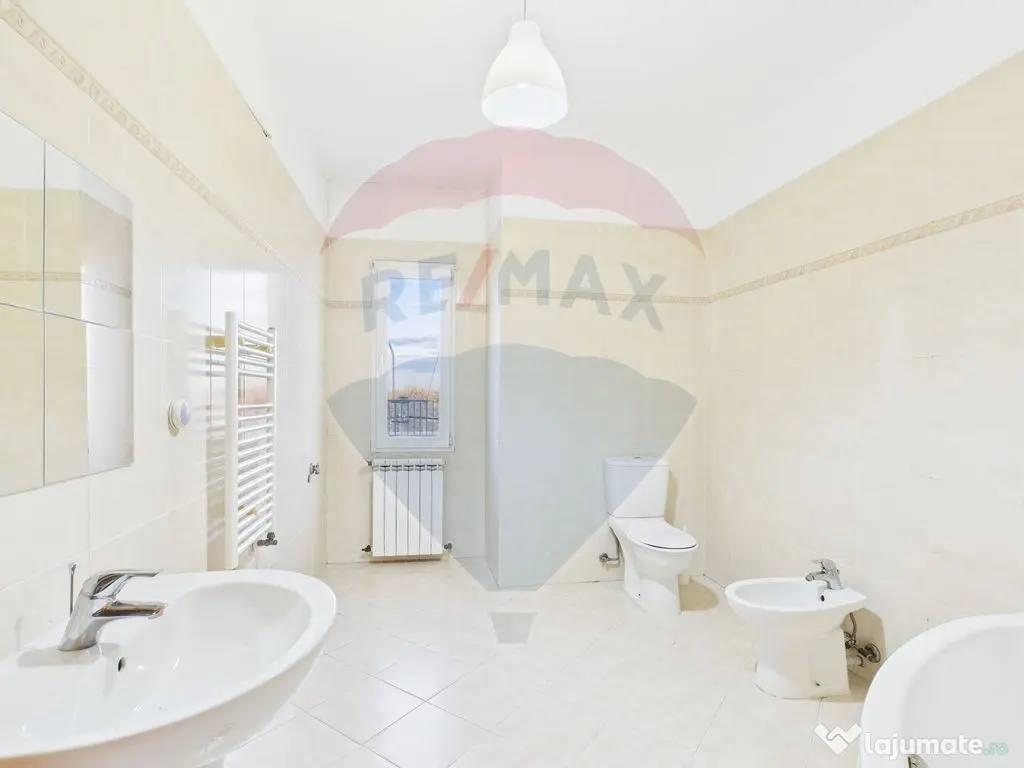 Apartament spatios 3 camere, locuinta sau birou