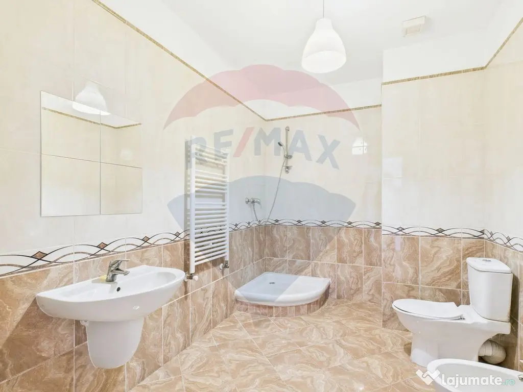 Apartament spatios 3 camere, locuinta sau birou