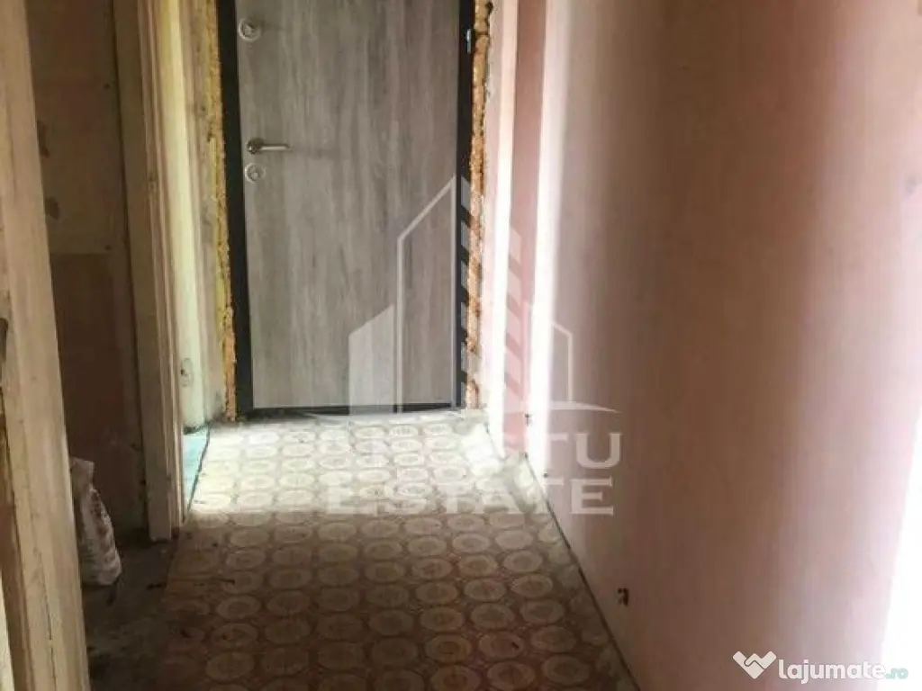 Apartament cu 3 camere, semidecomandat, centrala proprie,...