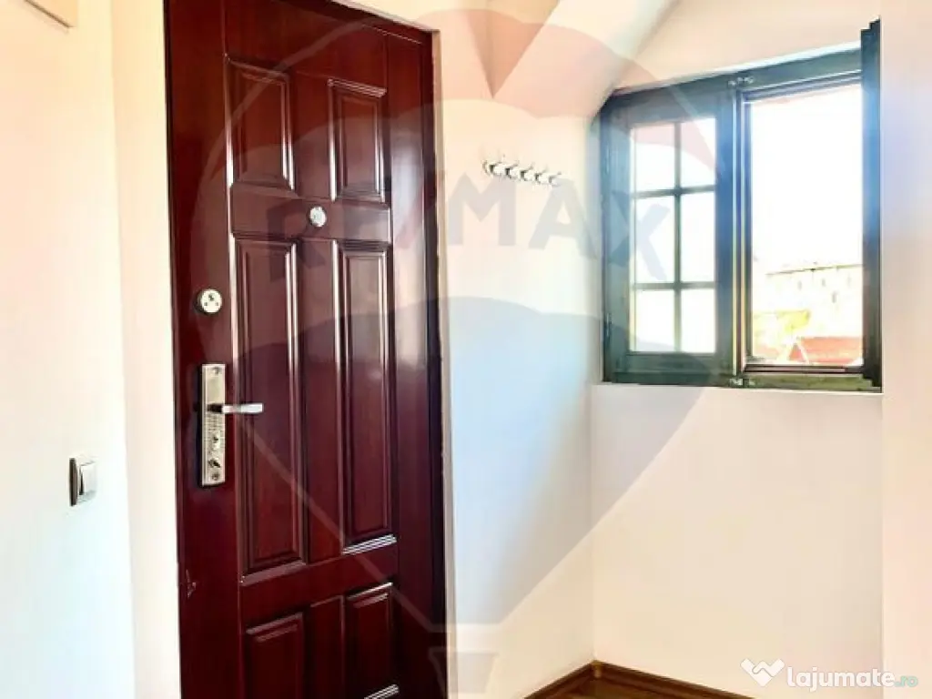 Apartament în zona Centrala, et.1, curte privata. 