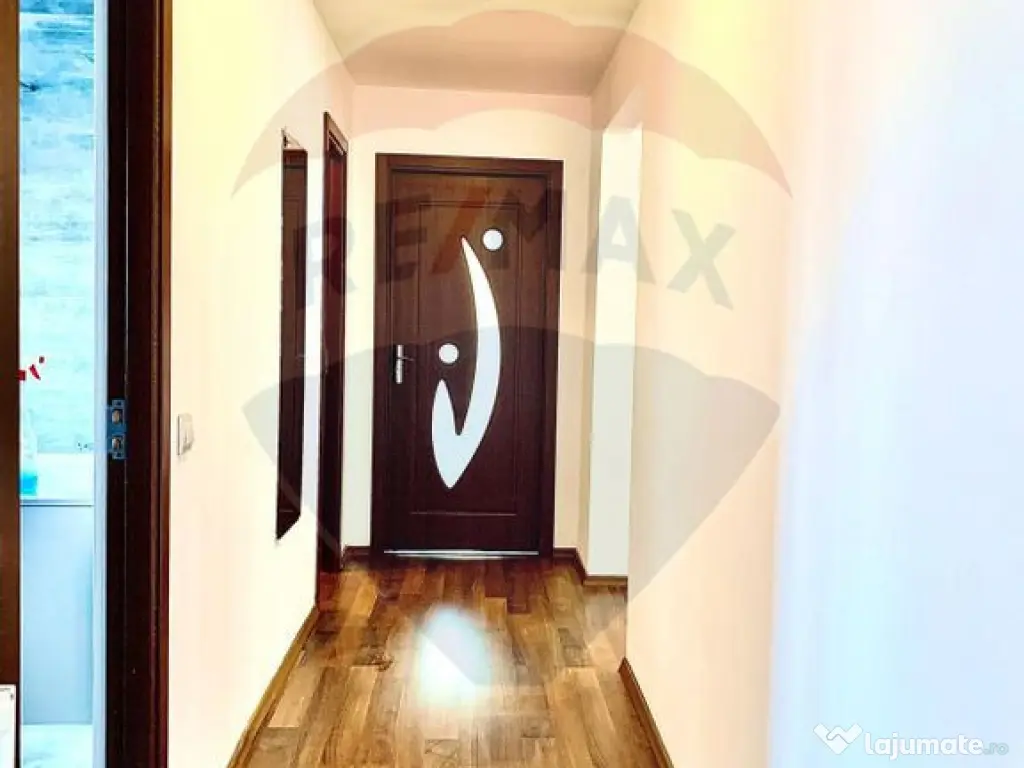 Apartament în zona Centrala, et.1, curte privata. 
