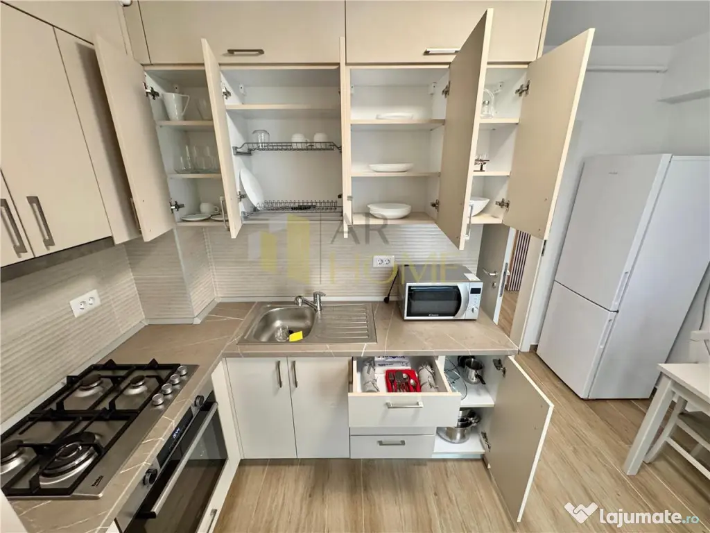 Garsoniera de lux, parcare privata, zona Cartier Albert, MR 