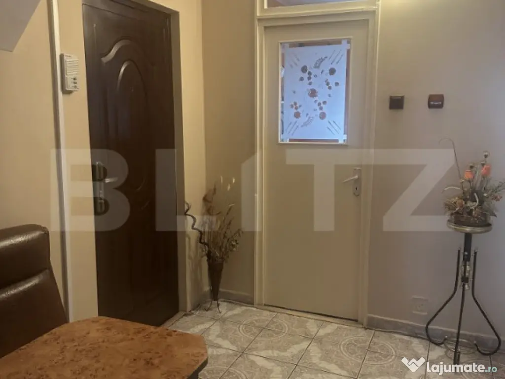 Apartament de vanzare, cu 3 camere, 57 mp, zona Micro 17