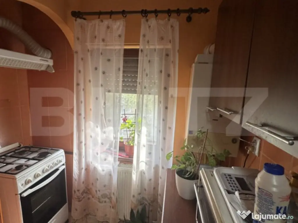 Apartament de vanzare, cu 3 camere, 57 mp, zona Micro 17