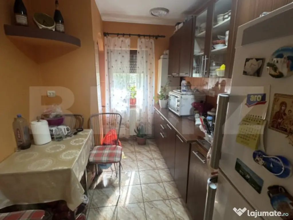 Apartament de vanzare, cu 3 camere, 57 mp, zona Micro 17