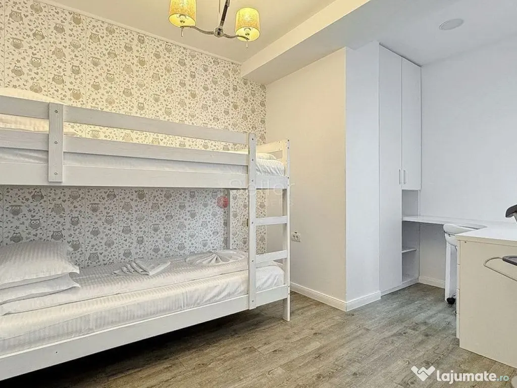 Penthouse generos cu priveliste spre Masivul Postavarul 