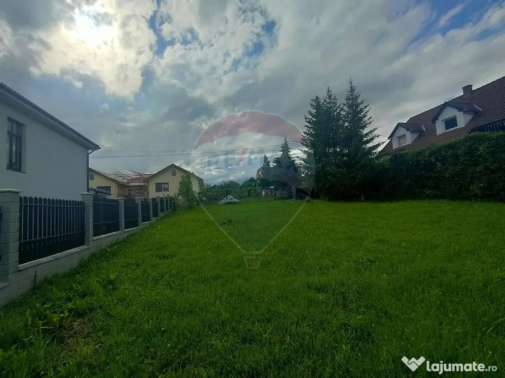 Teren intravilan de vanzare 