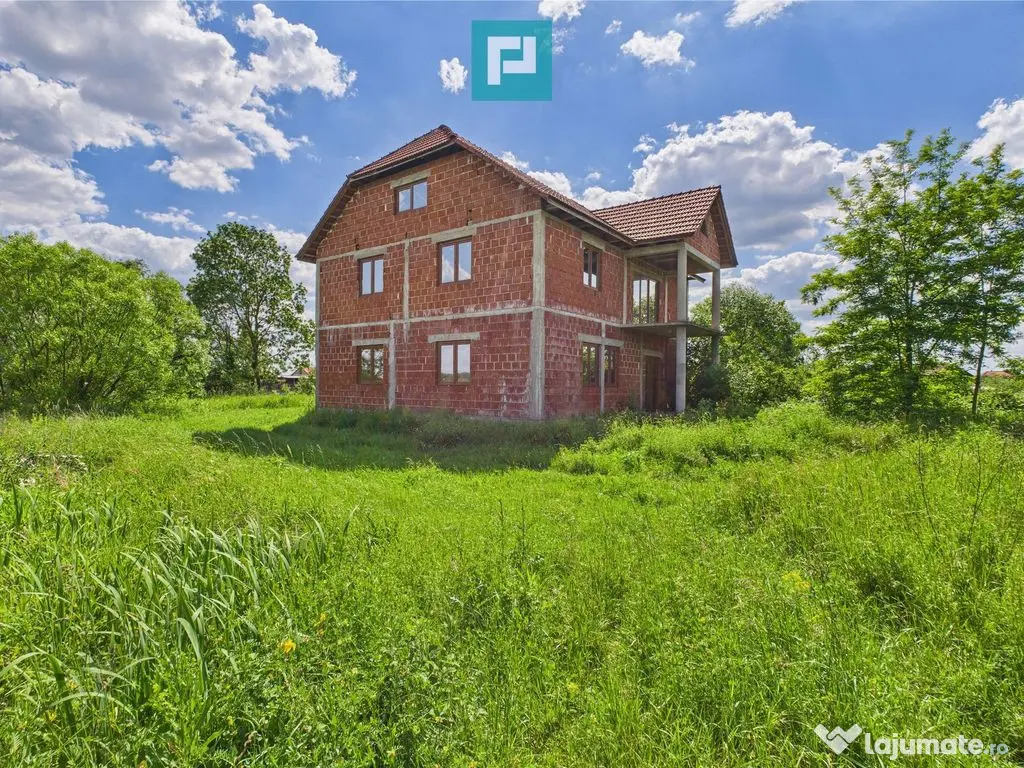 Casă la roșu, P+1, în localitatea Beliu, Arad