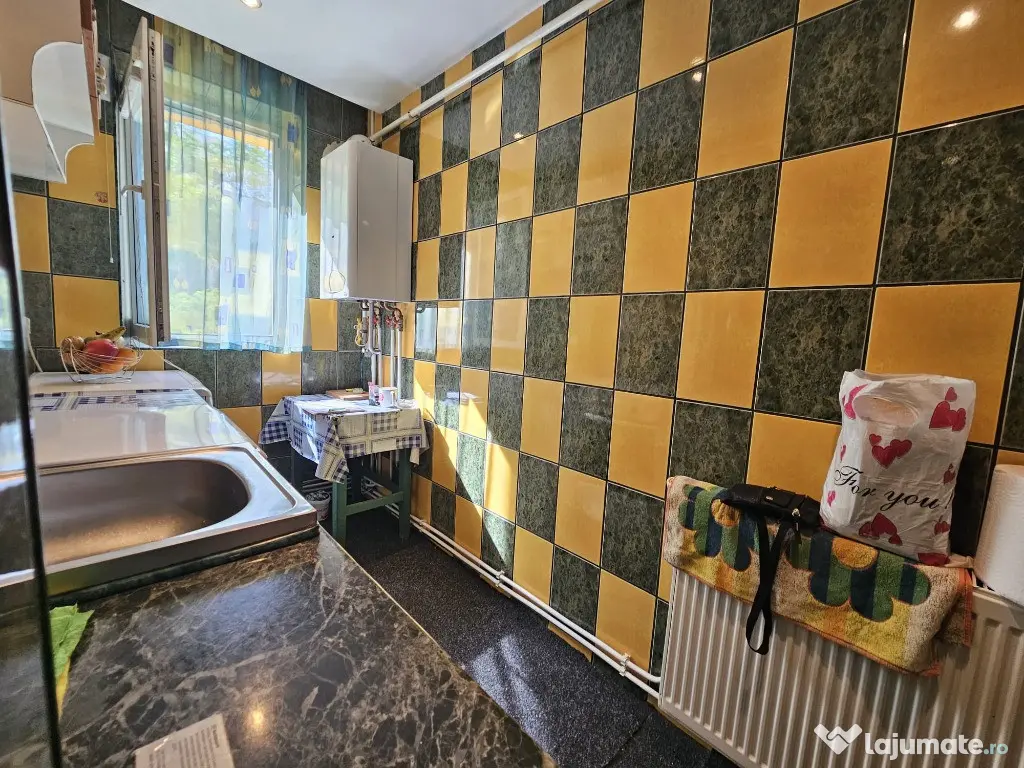 Apartament 2 camere, decomandat, etaj 2