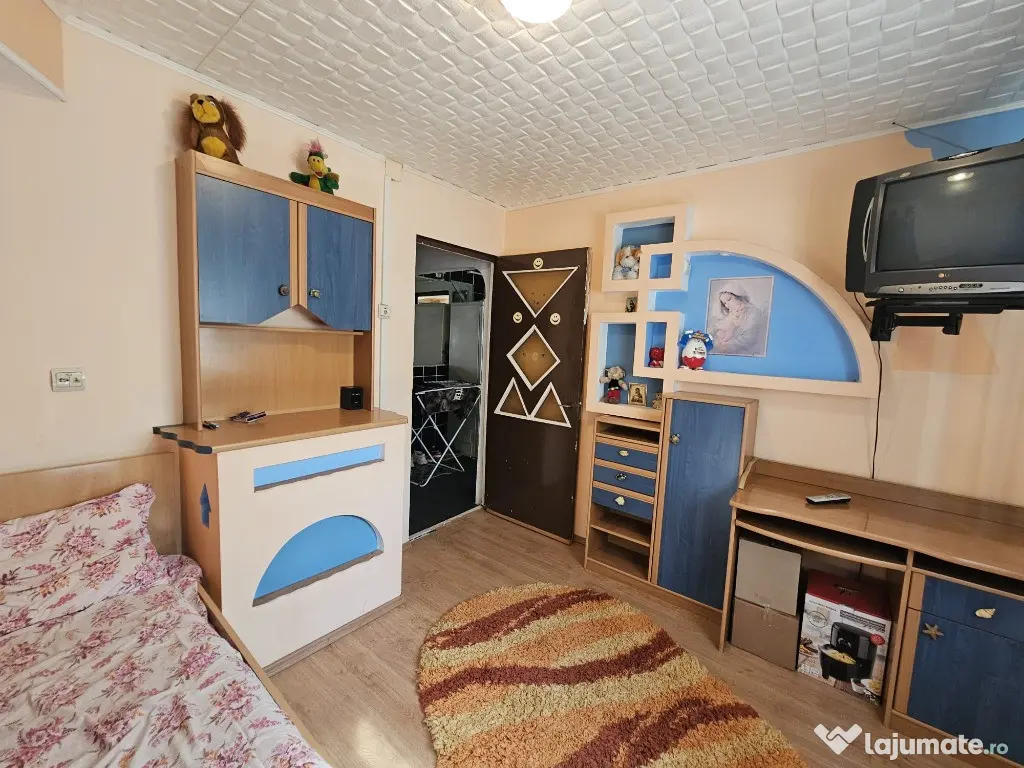 Apartament 2 camere, decomandat, etaj 2