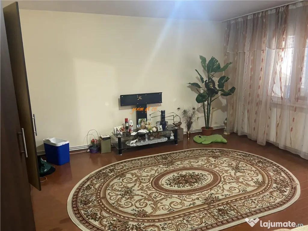 Apartament 3 camere , zona Gara- str Longinescu ,76 mp ,2 ba