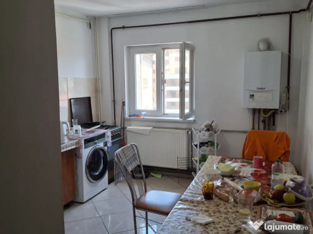 Apartament 3 camere centru policlinică cu plată 