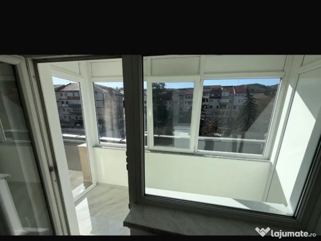 Apartament 3 camere centru policlinică cu plată