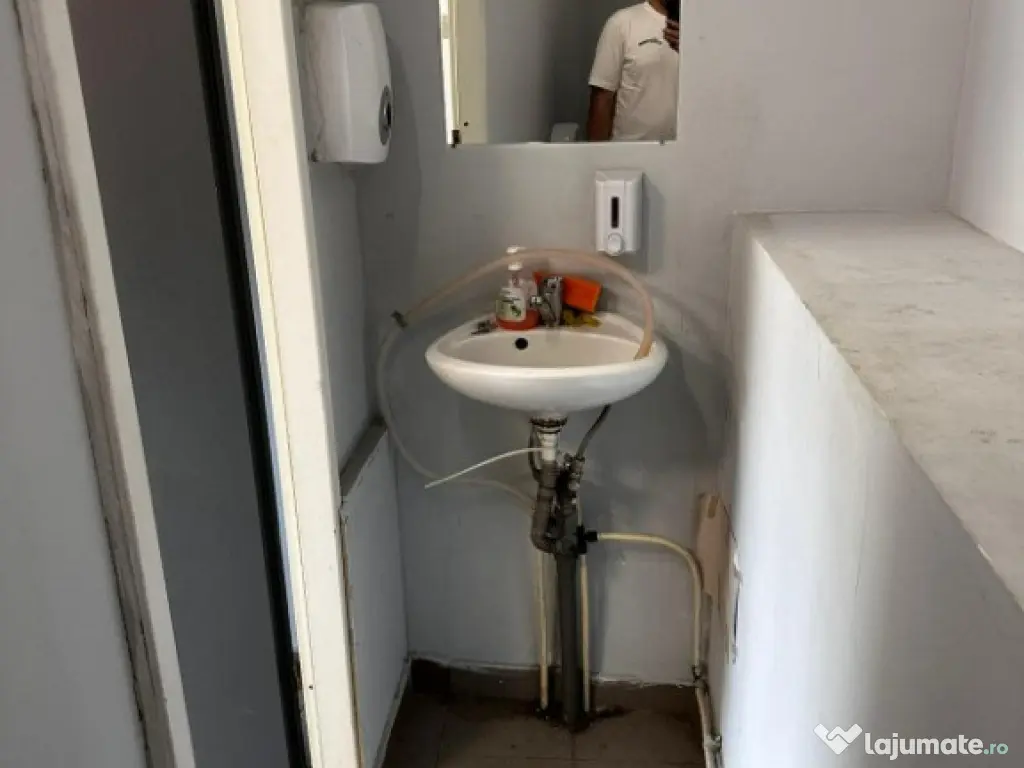 Spatiu Comercial,Metrou 1 Mai, Trafic pietonal intens. 