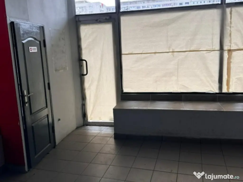 Spatiu Comercial,Metrou 1 Mai, Trafic pietonal intens. 