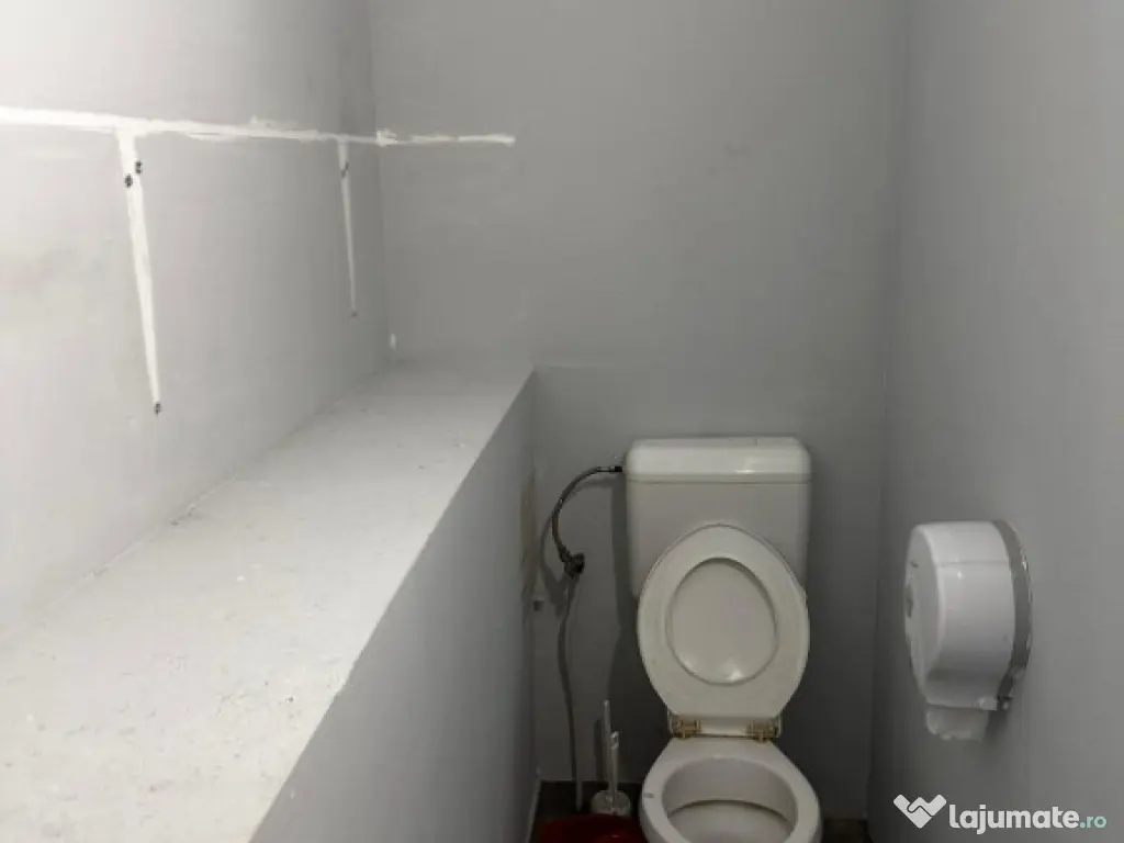 Spatiu Comercial,Metrou 1 Mai, Trafic pietonal intens. 