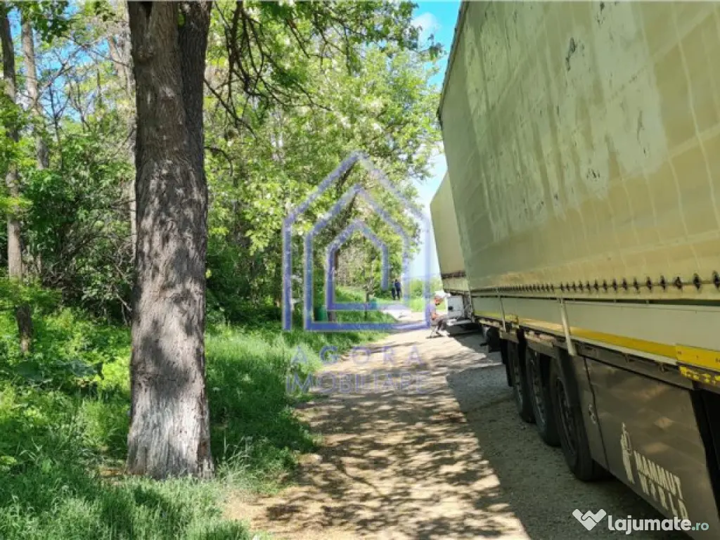 Suceava, Draguseni, teren cu casa batraneasca, langa troit