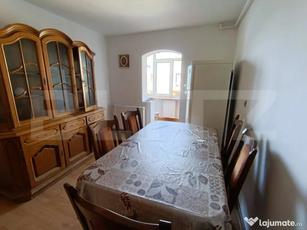 Apartament 3 camere în suprafață de mp67 și garaj sub bl