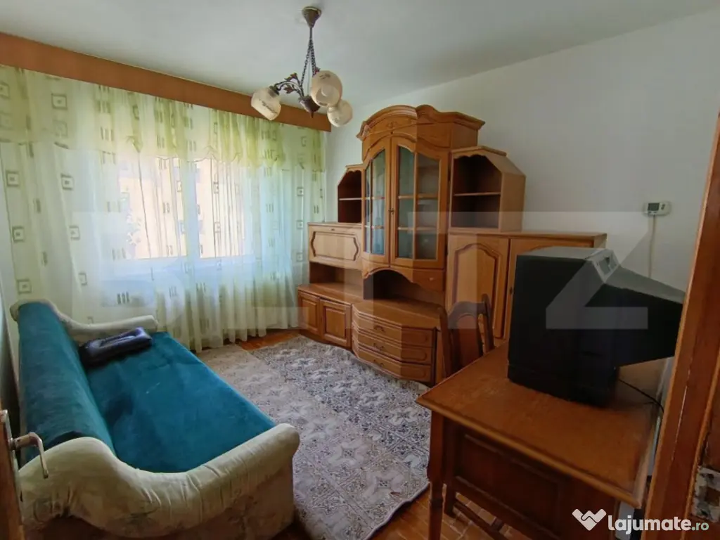 Apartament 3 camere în suprafață de mp67 și garaj sub bl