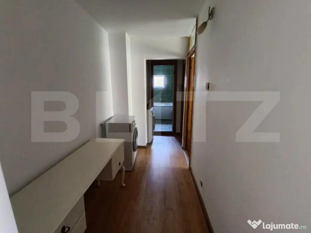 Apartament 3 camere în suprafață de mp67 și garaj sub bl