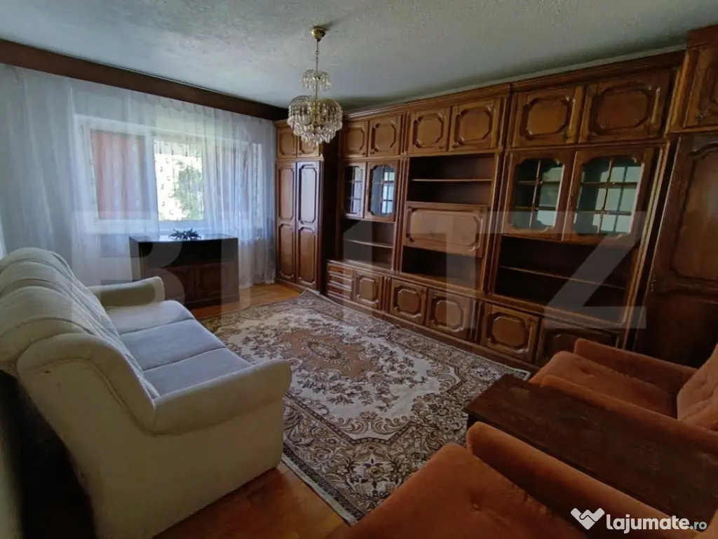 Apartament 3 camere în suprafață de mp67 și garaj sub bl