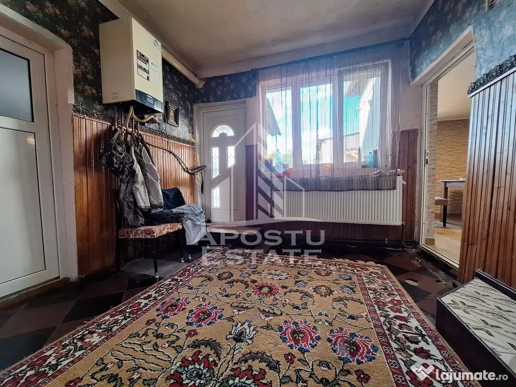 Casa individuala cu 5 camere si terasa, zona linistita Sa... 