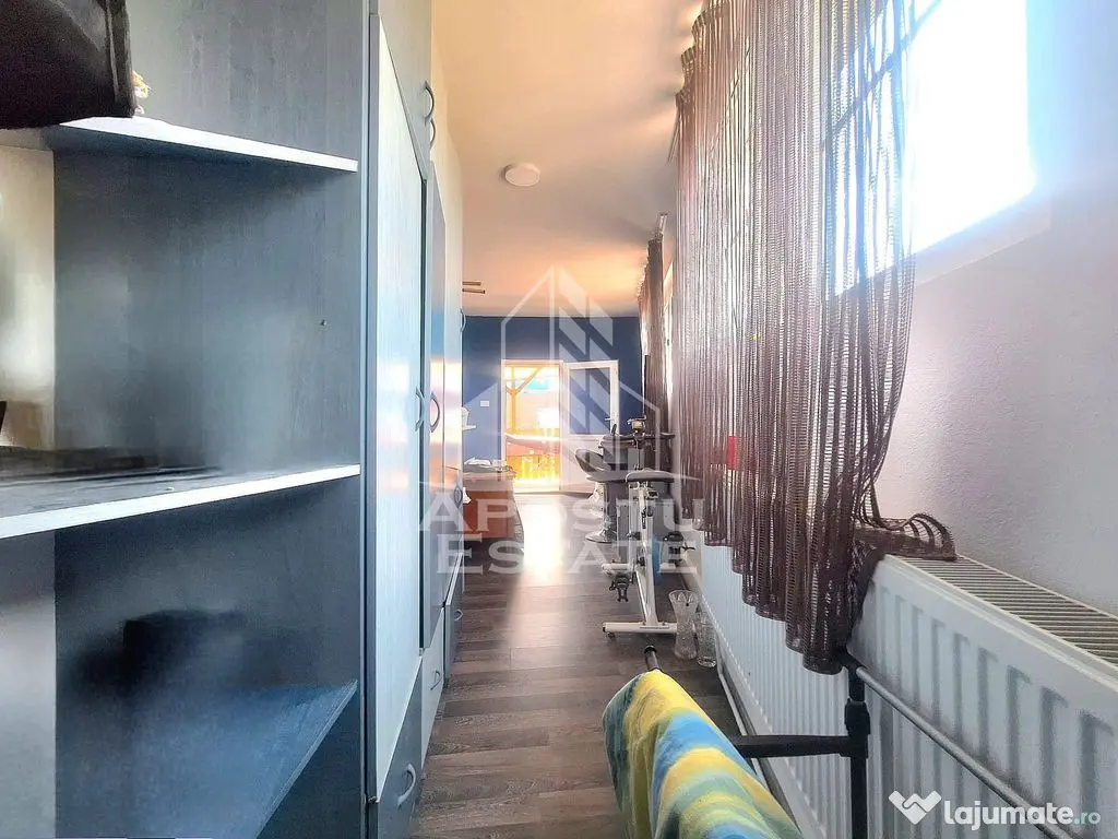 Casa individuala cu 5 camere si terasa, zona linistita Sa... 