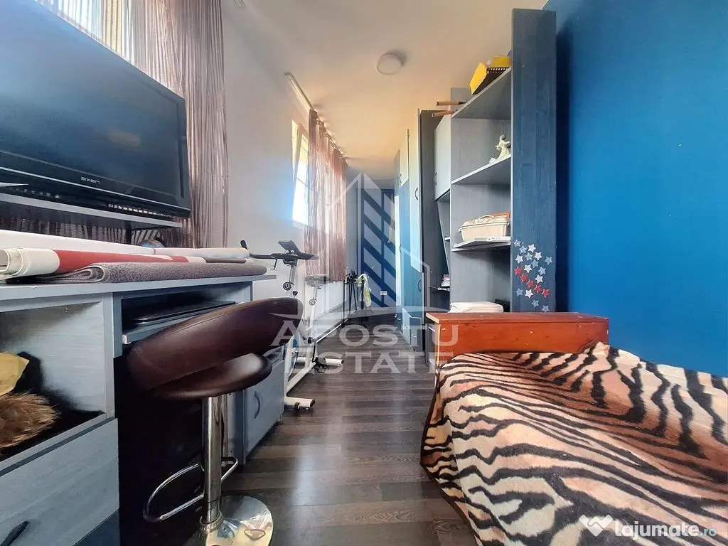 Casa individuala cu 5 camere si terasa, zona linistita Sa... 