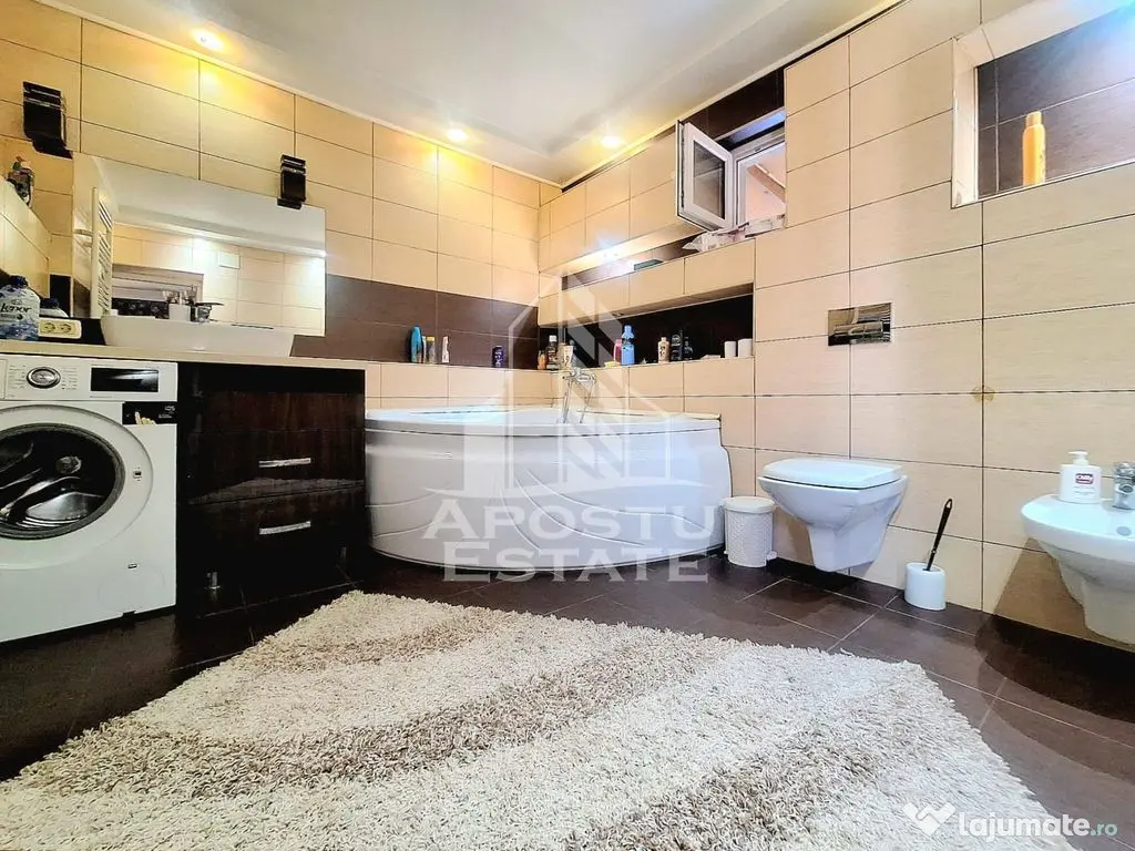 Casa individuala cu 5 camere si terasa, zona linistita Sa... 