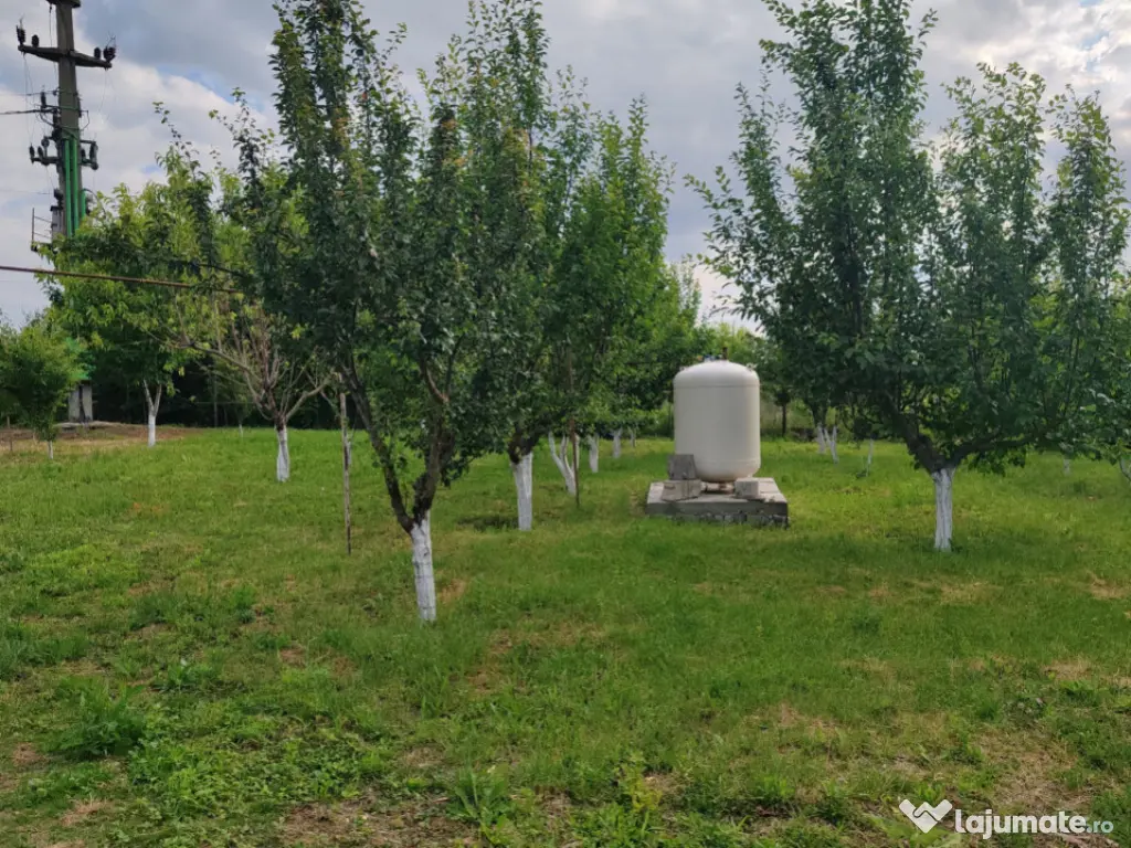 Casa parter si teren in zona Cretesti, Vaslui 