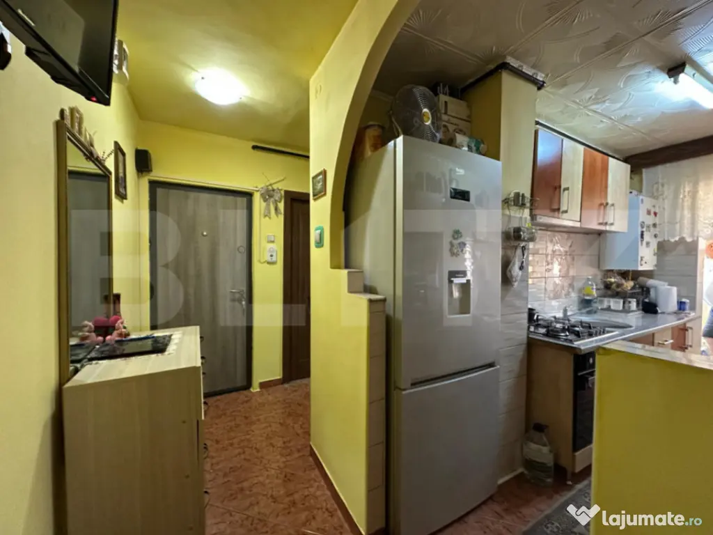 Apartament de vanzare 2 camere decomandat, zona Centrala Sac