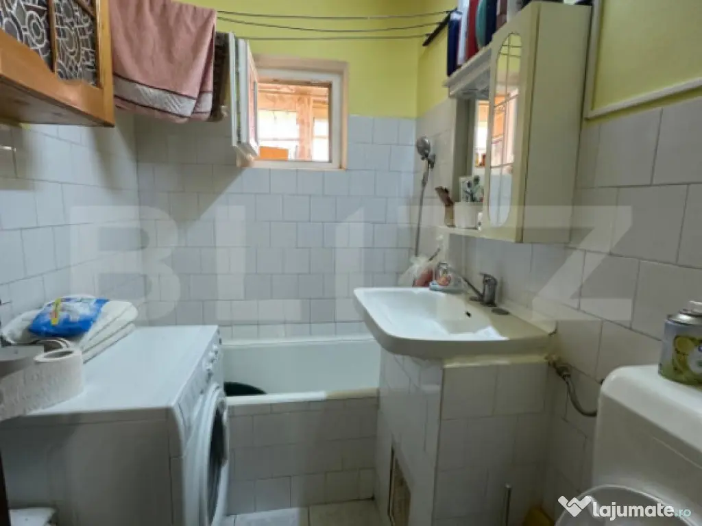 Apartament de vanzare 2 camere decomandat, zona Centrala Sac