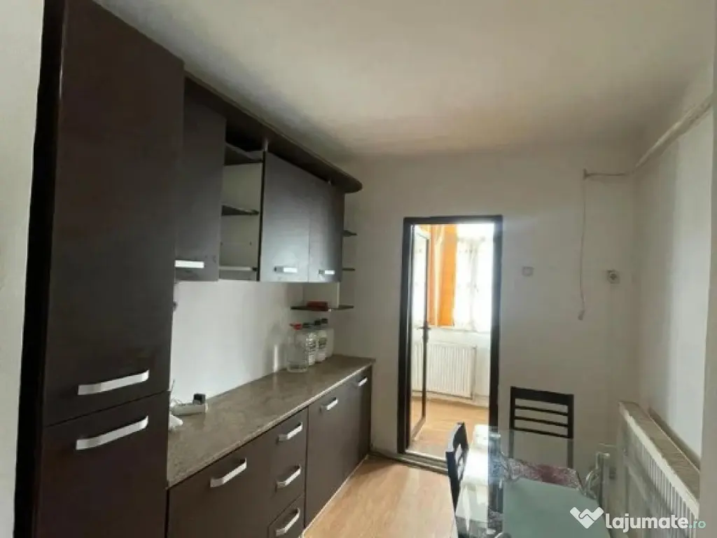 1 camera in zona Medicinei