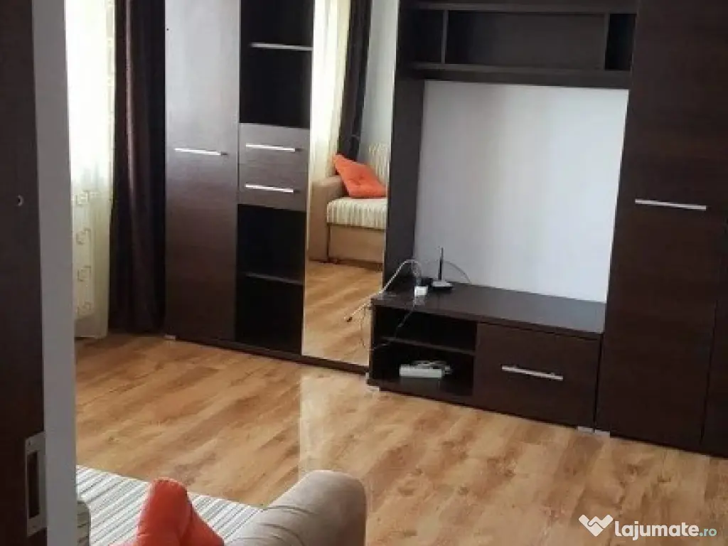 1 camera in zona Aradului