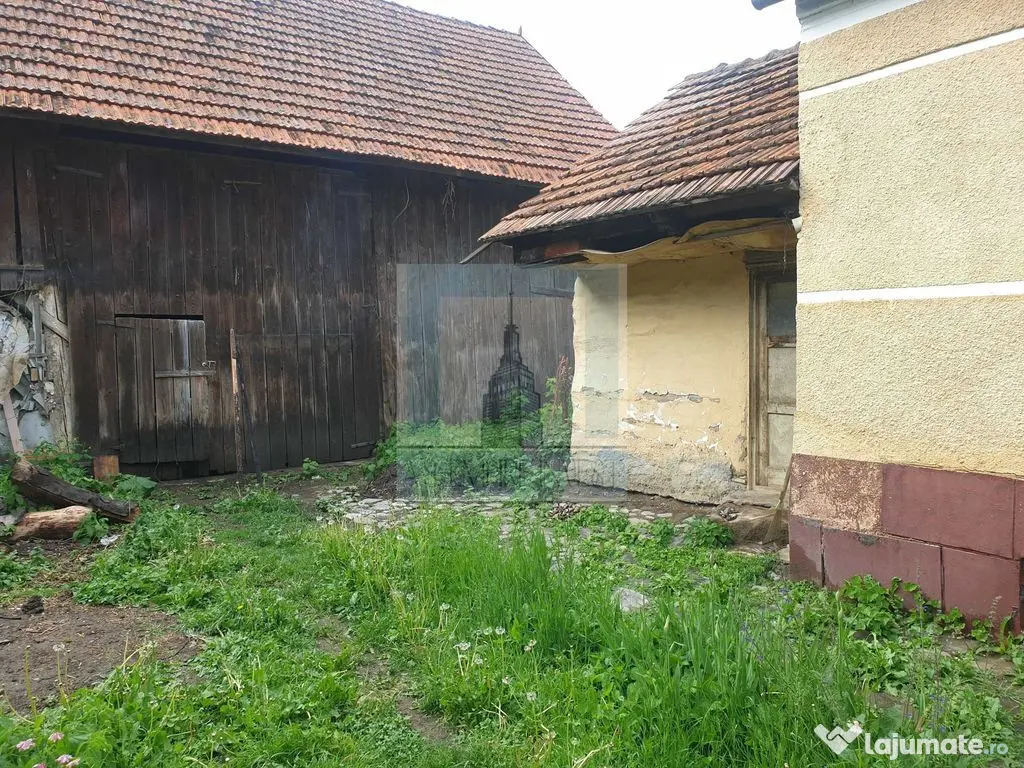 Casă bătrânească de vânzare în Tărlungeni 