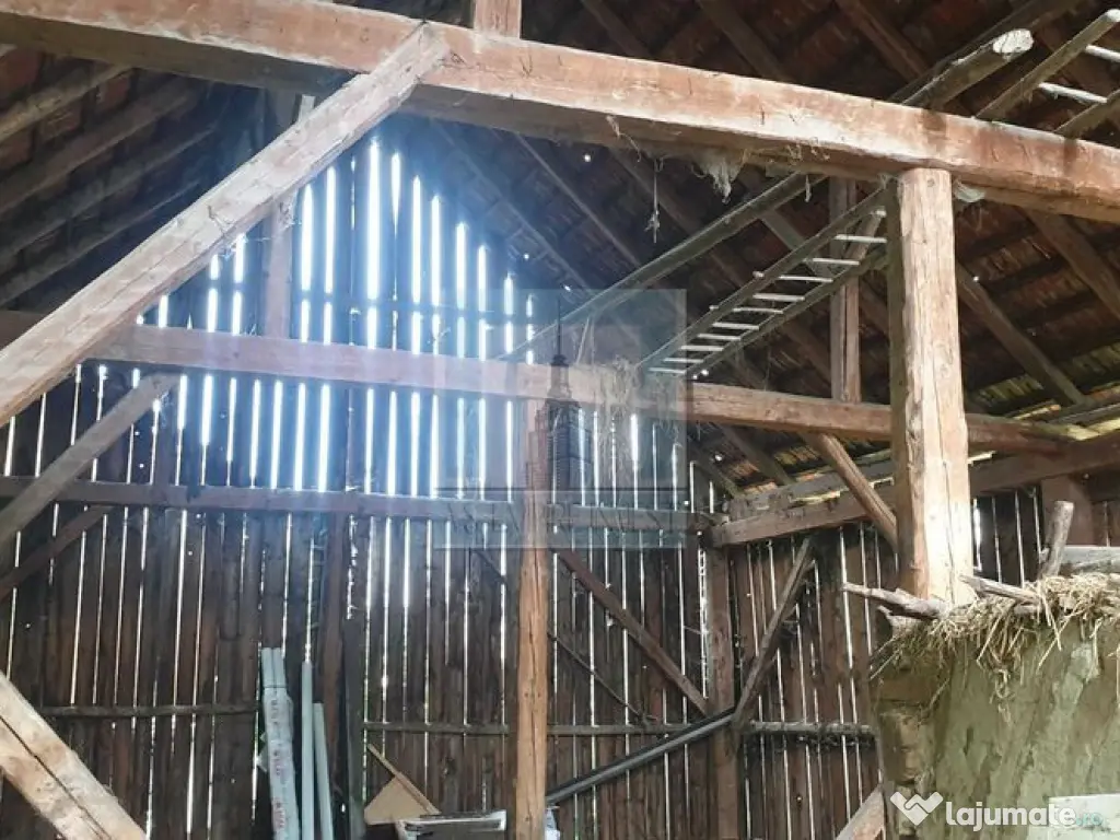 Casă bătrânească de vânzare în Tărlungeni 