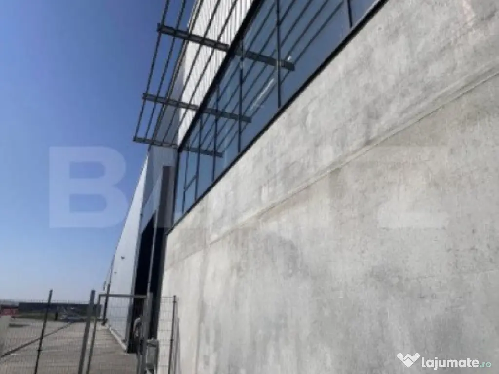 Hala cu pod rulant, cladire admininstrativa. Top!