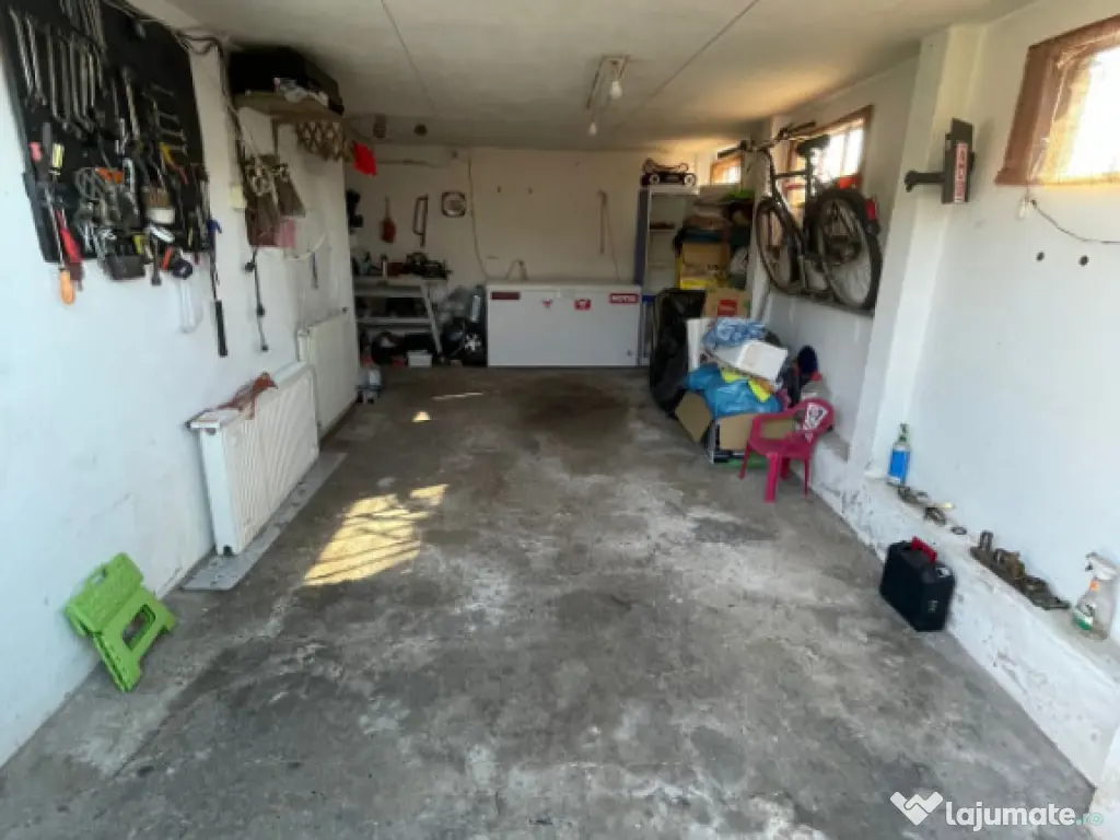 Casă cu 3 camere, garaj și curte spațioasă – zona Giul 