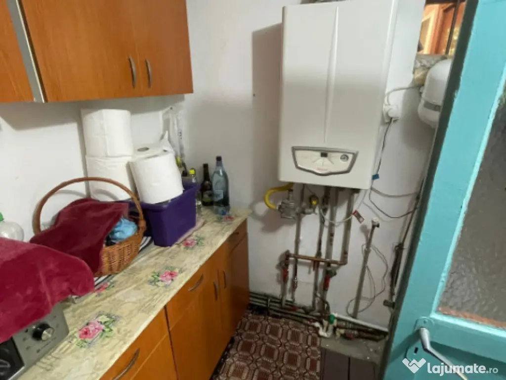 Casă cu 3 camere, garaj și curte spațioasă – zona Giul 