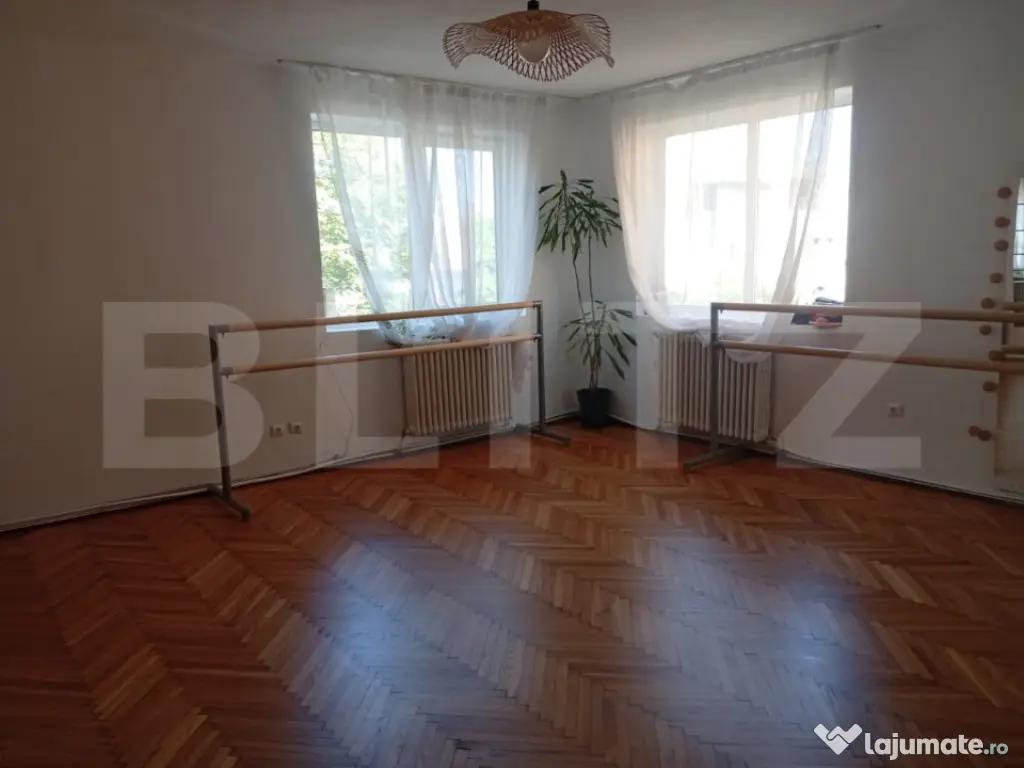 Apartament de vanzare in vila, cu 5 camere, 150 mp, zona And