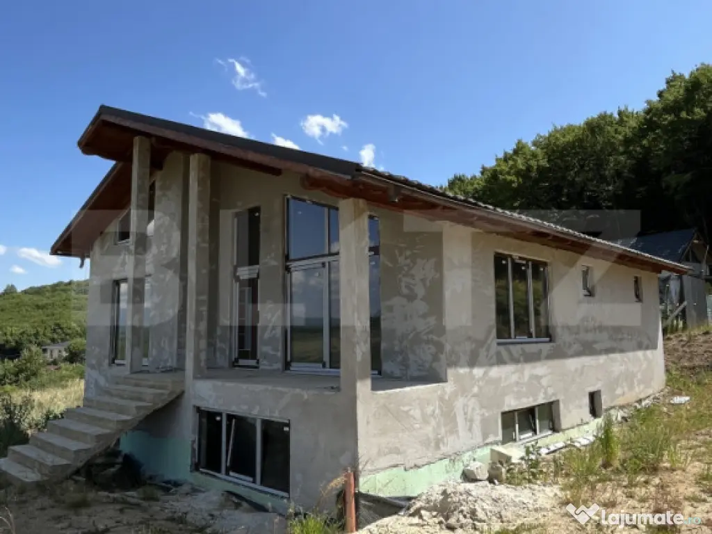 Casă cu panoramă deosebită pe Dealul Jelni – 10 ari de