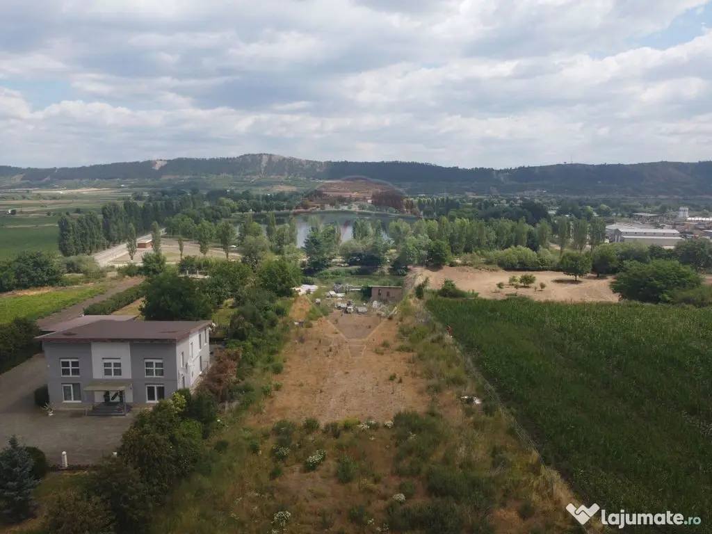 Teren de vanzare, zona cu acces rapid la autostrada, Camp... 