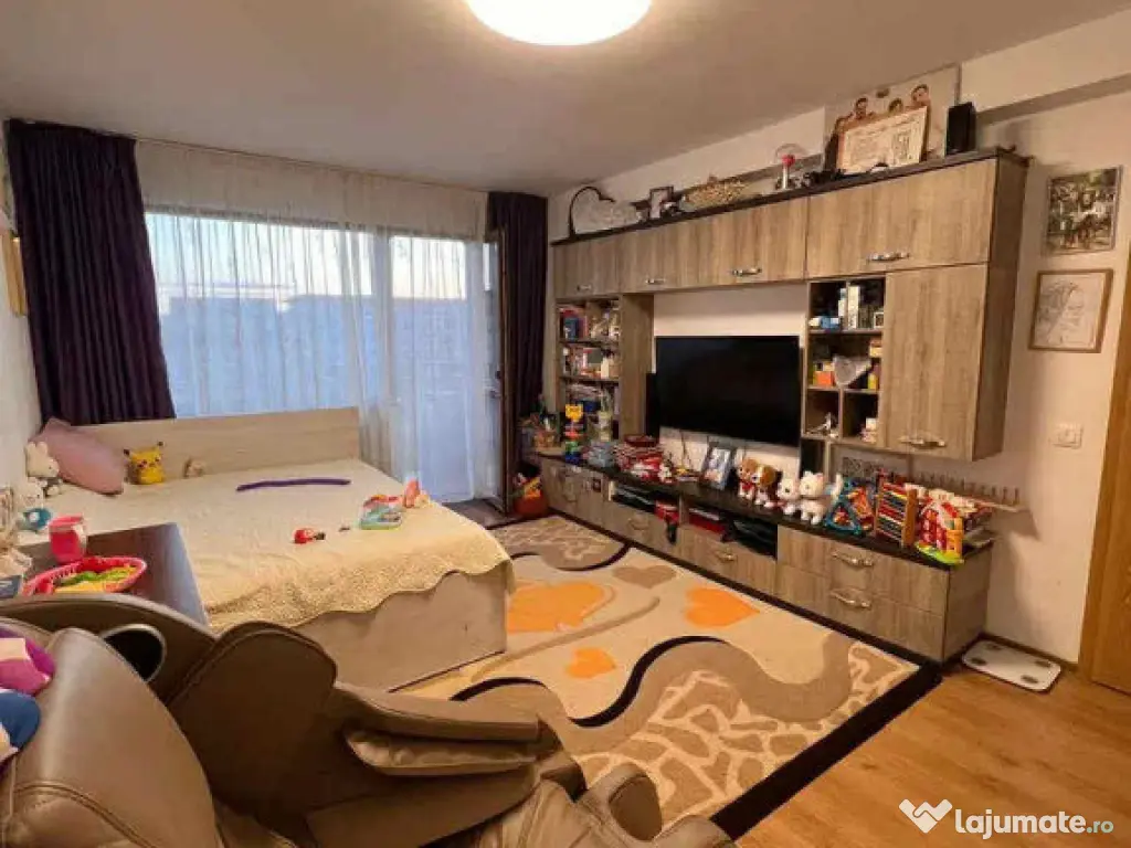 Apartament 2 camere, decomandat - zona Tractorul