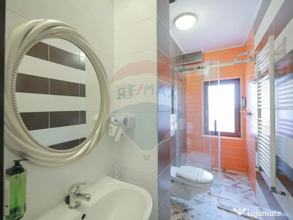 Hotel / Pensiune cu 24 camere de vânzare - Băile 1 Mai 