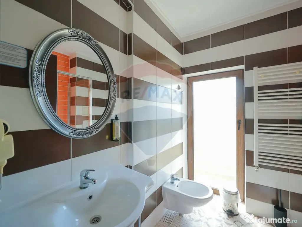 Hotel / Pensiune cu 24 camere de vânzare - Băile 1 Mai 