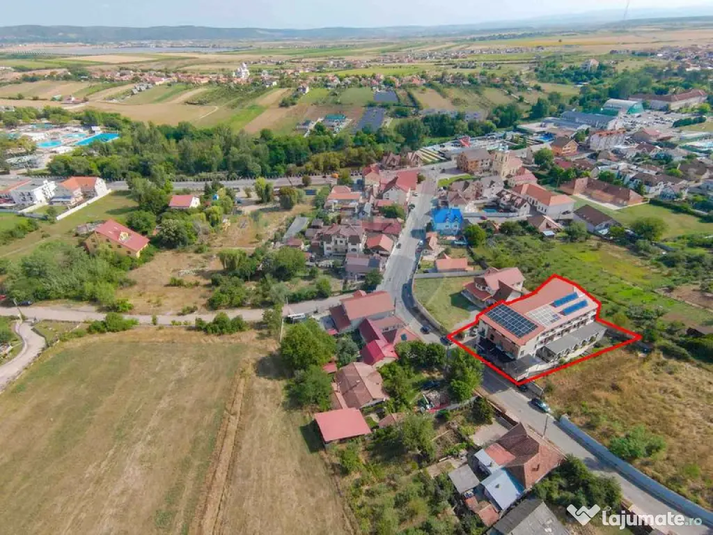 Hotel / Pensiune cu 24 camere de vânzare - Băile 1 Mai 