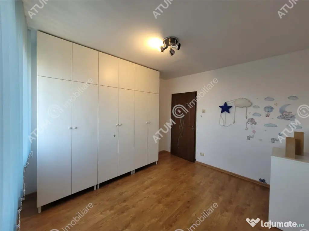 Apartament decomandat 3 camere si balcon zona Vasile Aaron d 