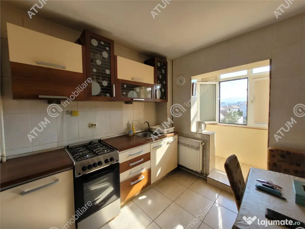 Apartament decomandat 3 camere si balcon zona Vasile Aaron d 