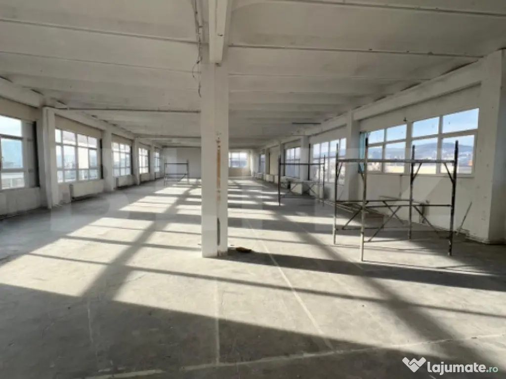 Hala open space, 614 mp, lift de marfa, zona Piata 1 MAI 